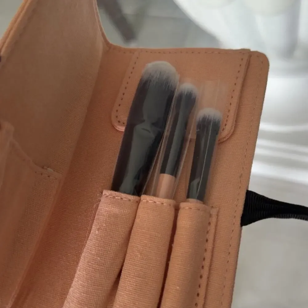 GUCCI Beauty 3-Piece Makeup Brush Set with Pink Travel Case